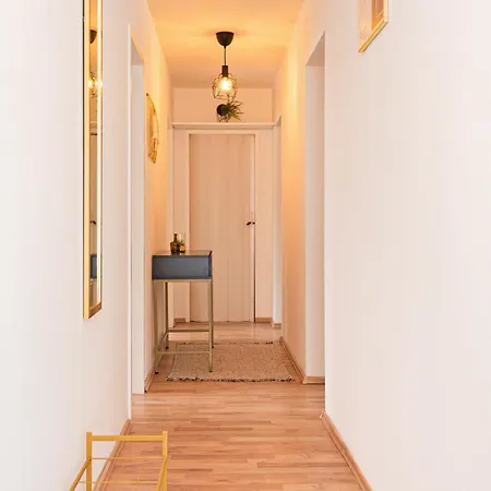 Apartment Smart - - Perfect For 6 Guests - - Netflix - Schwebebahn - Free Parking Zone